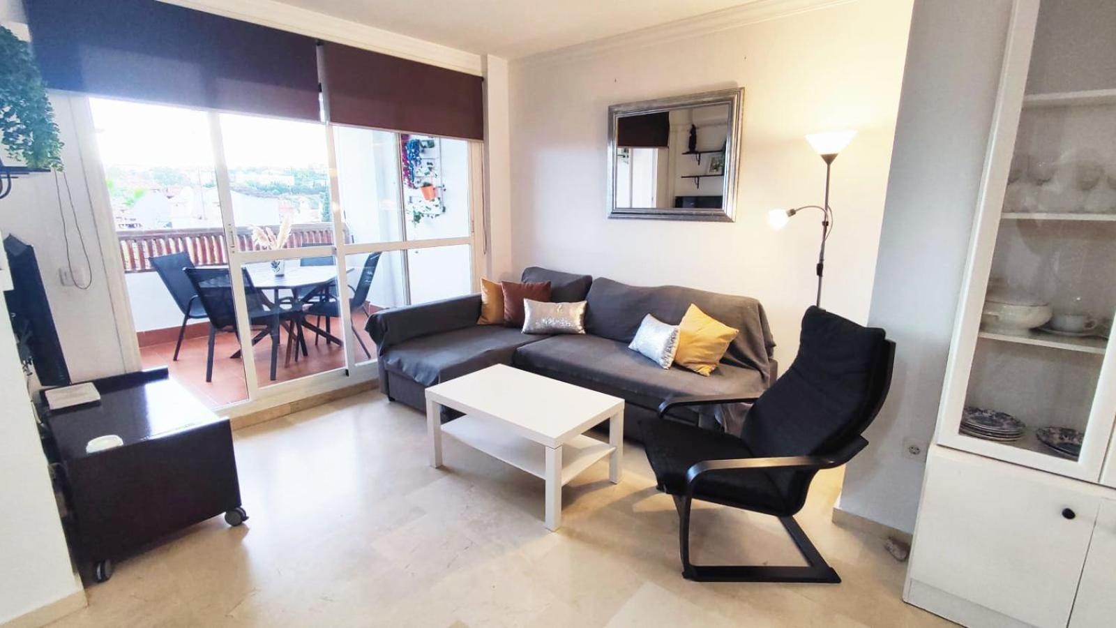 2bdr Sunny With Pool And Private Parking In Apartmán *